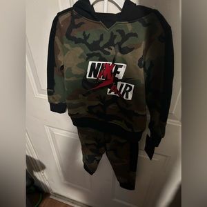 2T boys toddler Jordan 2 piece set